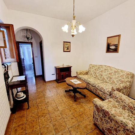 Appartamento-Castro Pretorio Рим Екстериор снимка
